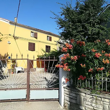 Apartment Milka Smoljanci Exterior photo